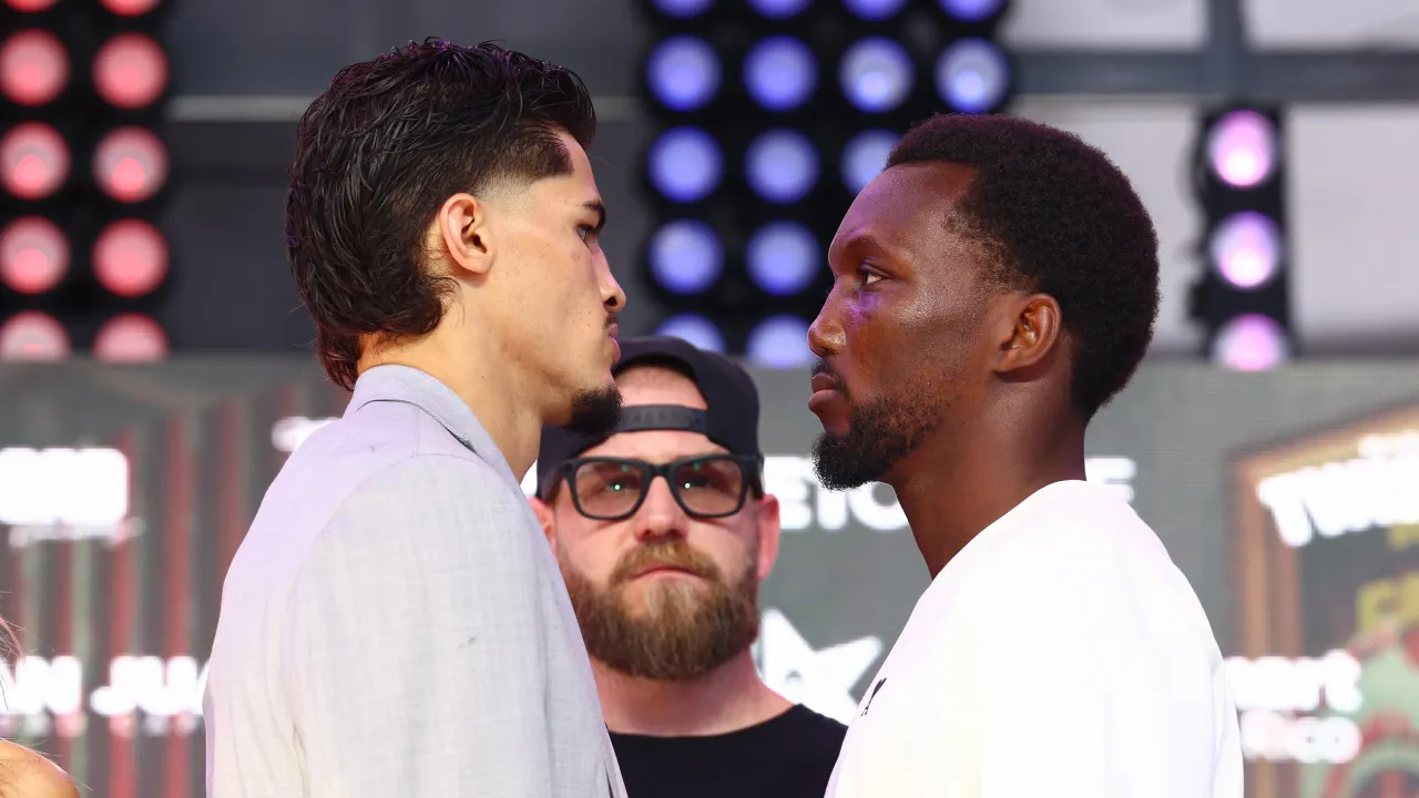 Xander Zayas (kiri) dan Abass Baraou. (Foto: Fight TV)