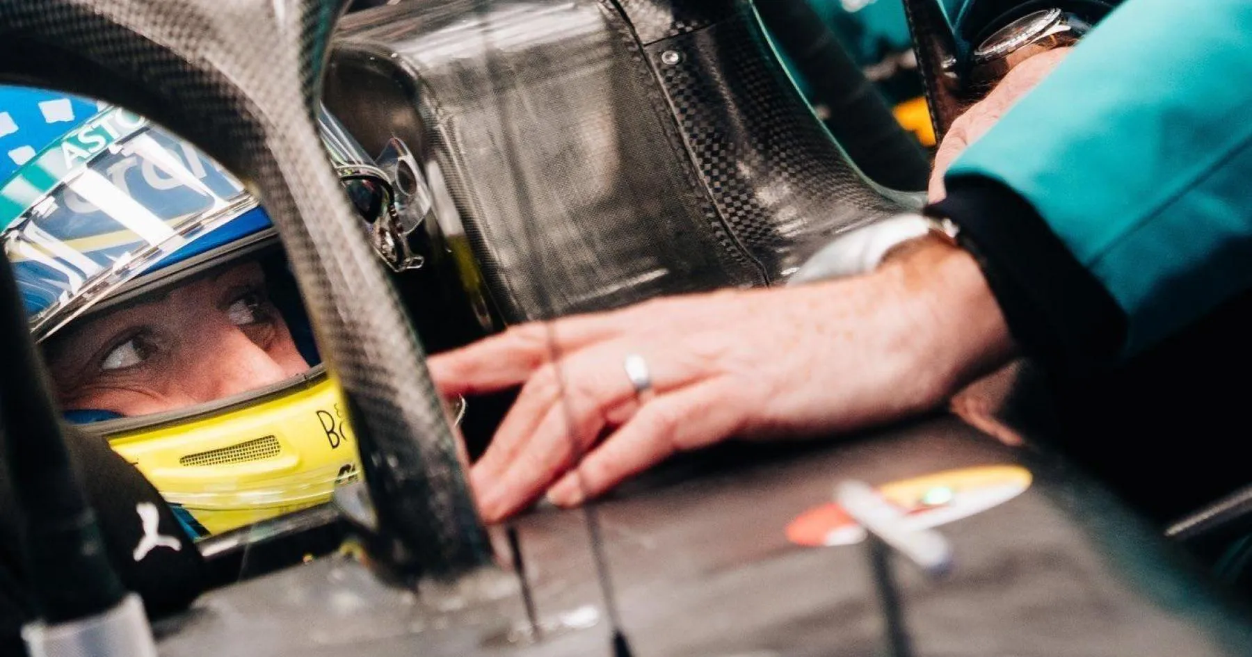 Aston Martin Ungguli Level Baru, Hamilton Isyaratkan Ferrari - sumber: (racingnews365)