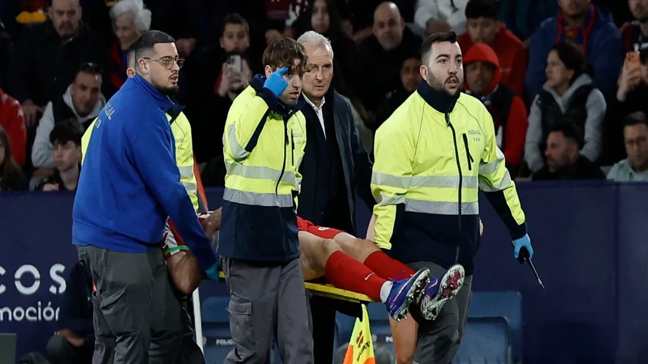 Cedera Kepala, Striker Atletico Madrid Dilarikan ke Rumah Sakit