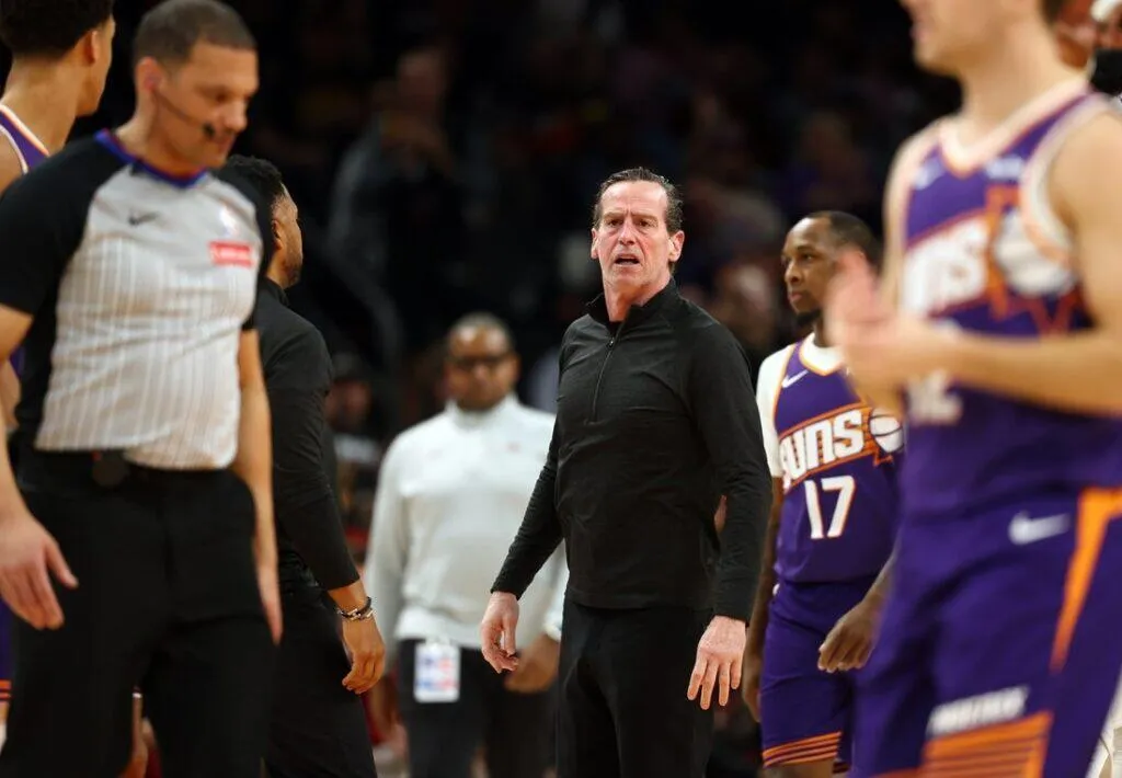 Denda untuk Atkinson Usai Insiden dengan Wasit - sumber: (mainbasket)
