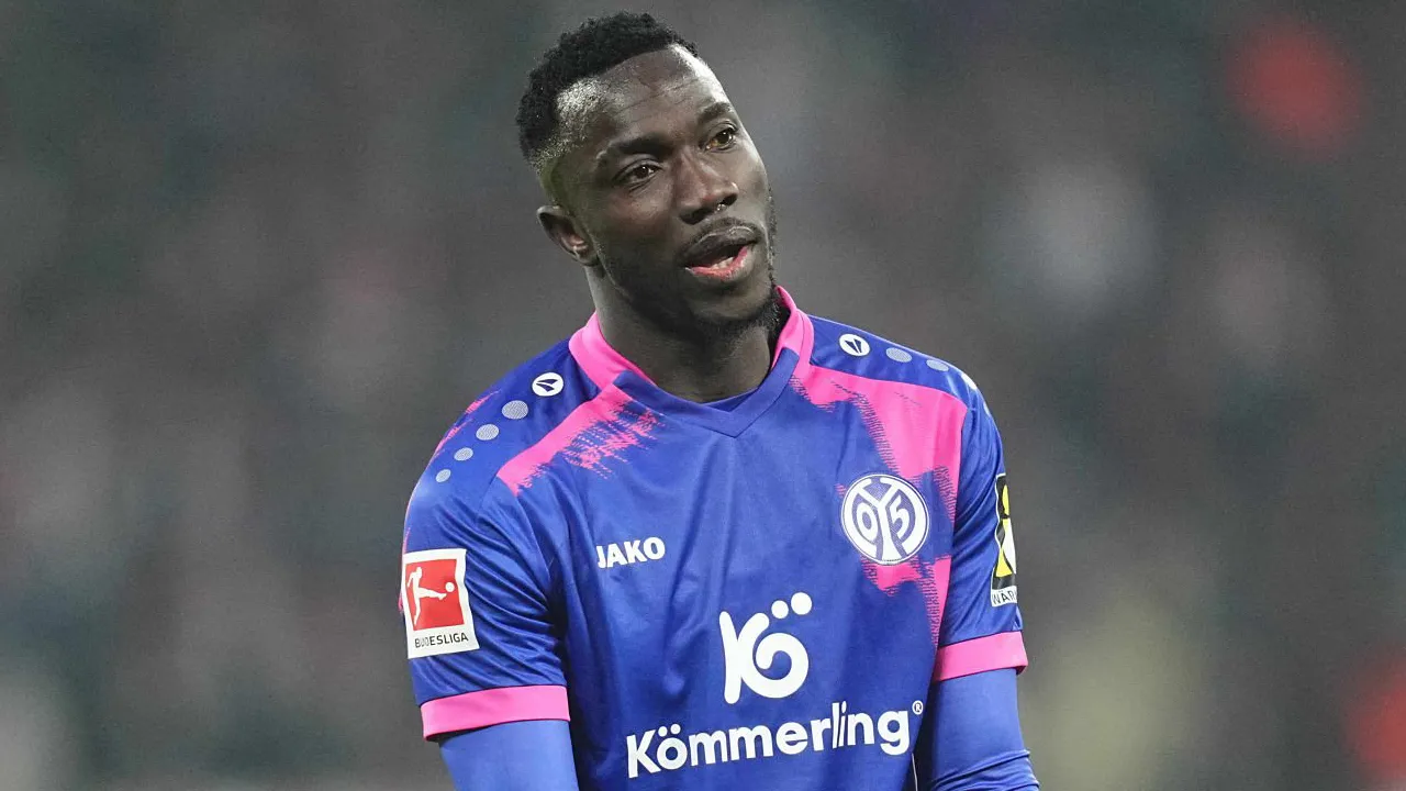 Penyerang Mainz 05, Silas.