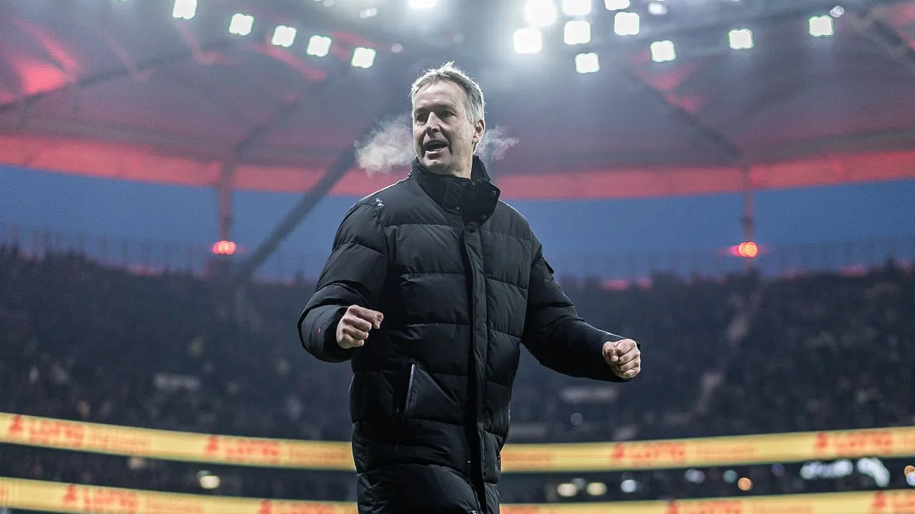 Pelatih Bayer Leverkusen, Kasper Hjulmand.
