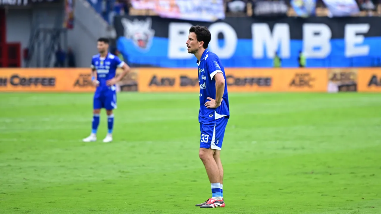 Gelandang Persib, Thom Haye mendapat kesan emosional tampil di kota Solo