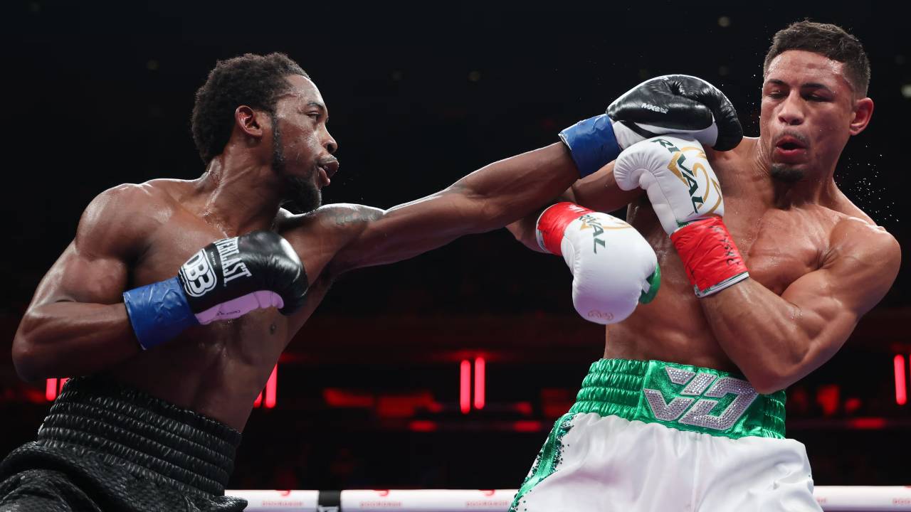 Keyshawn Davis Kirim Pesan Keras, Hentikan Jamaine Ortiz di Ronde Terakhir