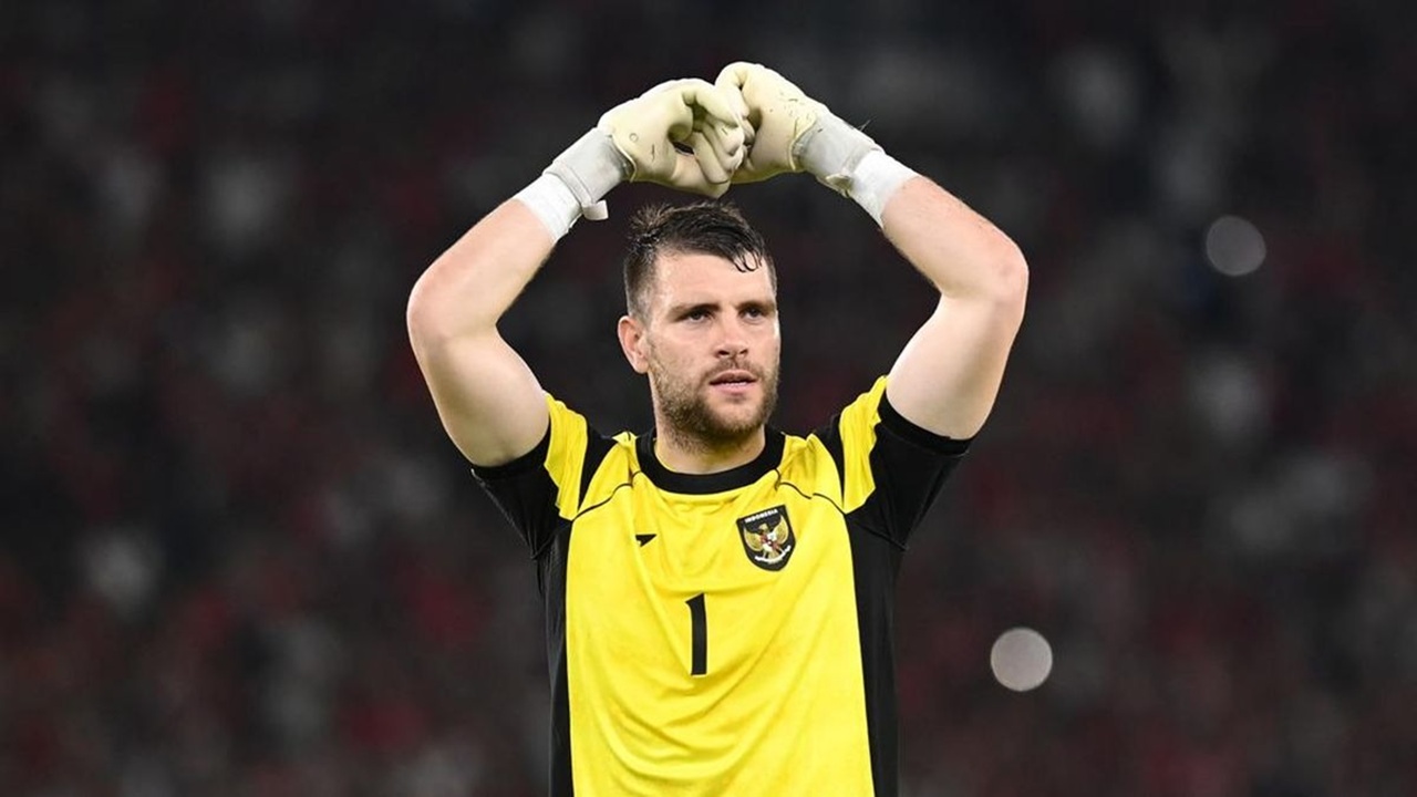 Maarten Paes ke Ajax, Alarm Keras untuk Kiper Lokal Timnas Indonesia