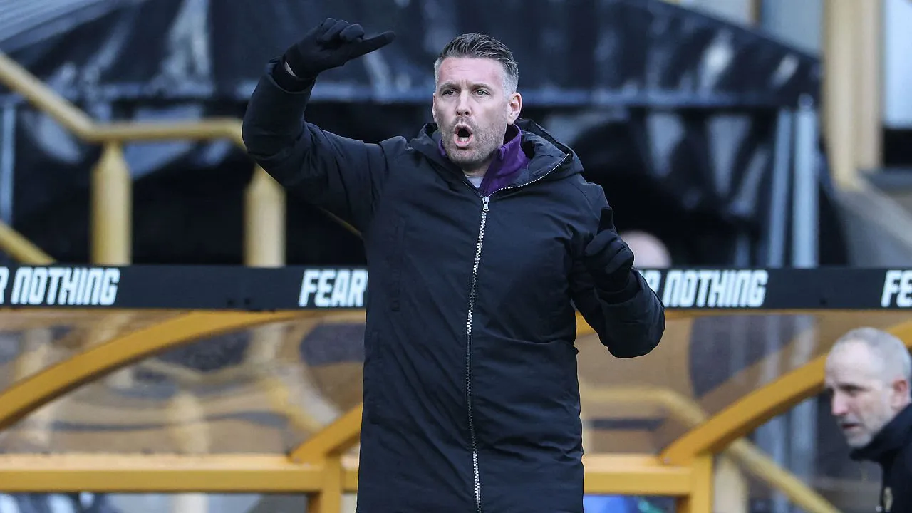 Pelatih Wolverhampton Wanderers, Rob Edwards.