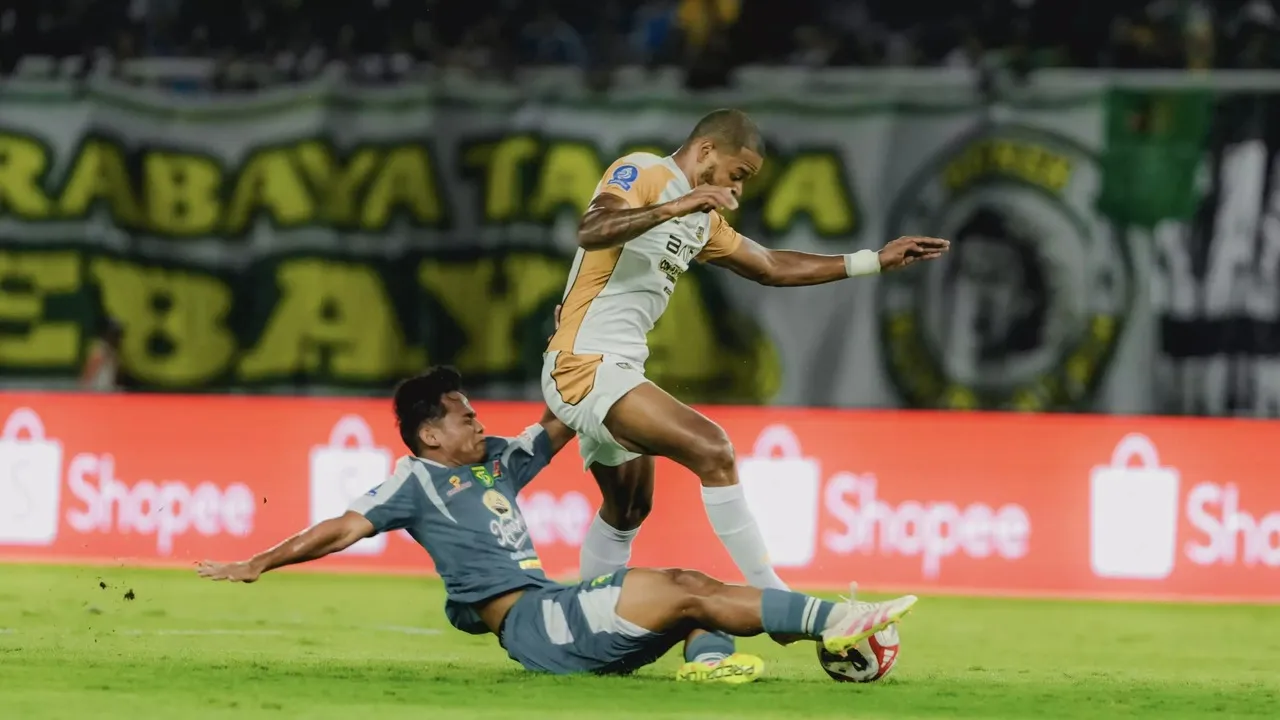 Penyerang Dewa United FC, Alex Martins