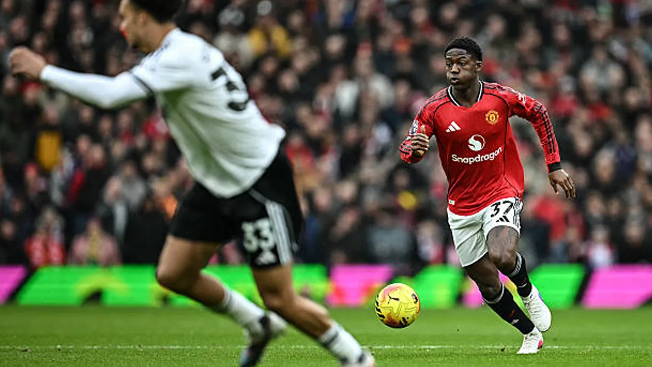 Bersinar Lawan Fulham, Michael Carrick Soroti Kepercayaan Diri Kobbie Mainoo