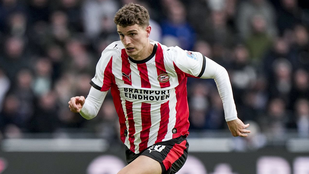 Guus Til Jelaskan Kunci Kemenangan Telak PSV atas Feyenoord