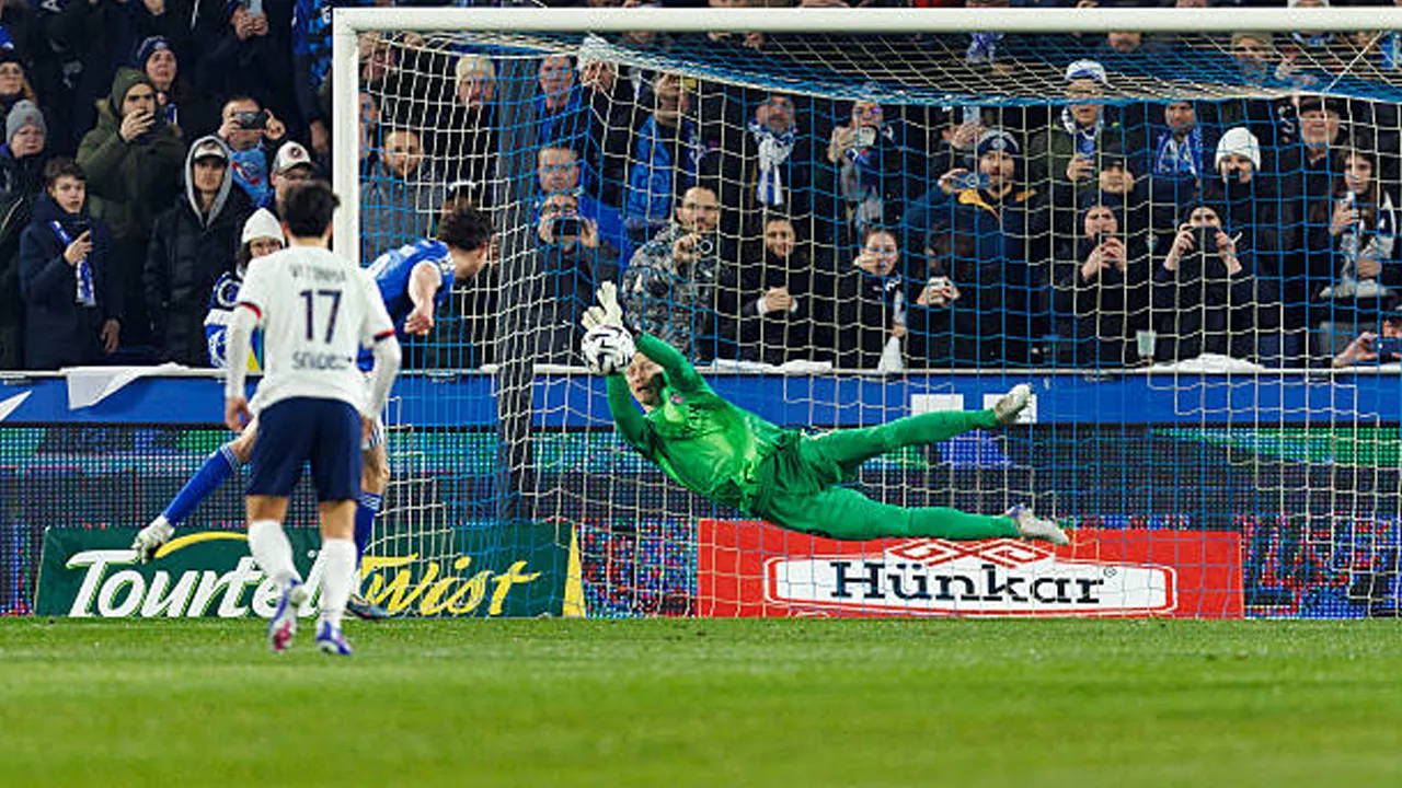 Jago Selamatkan Penalti, Luis Enrique Puji Matvey Safonov Setinggi Langit