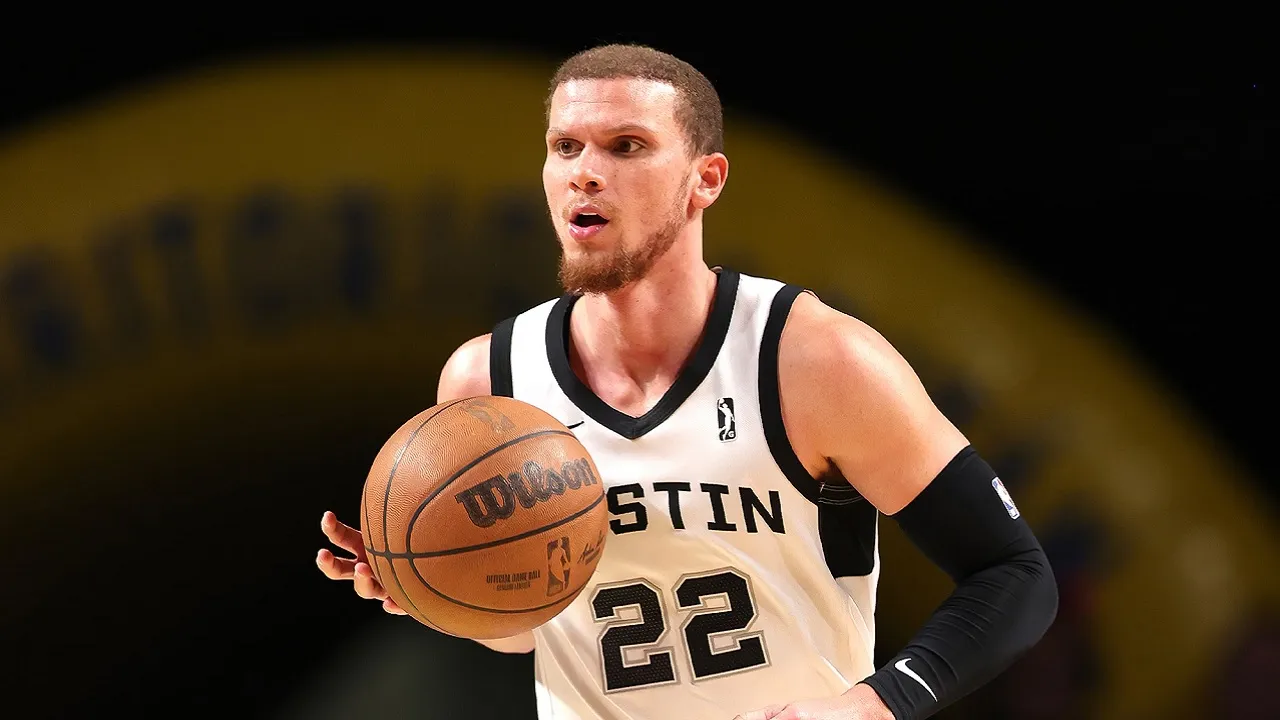 Timnas Turki naturalisasi Malachi Flynn.