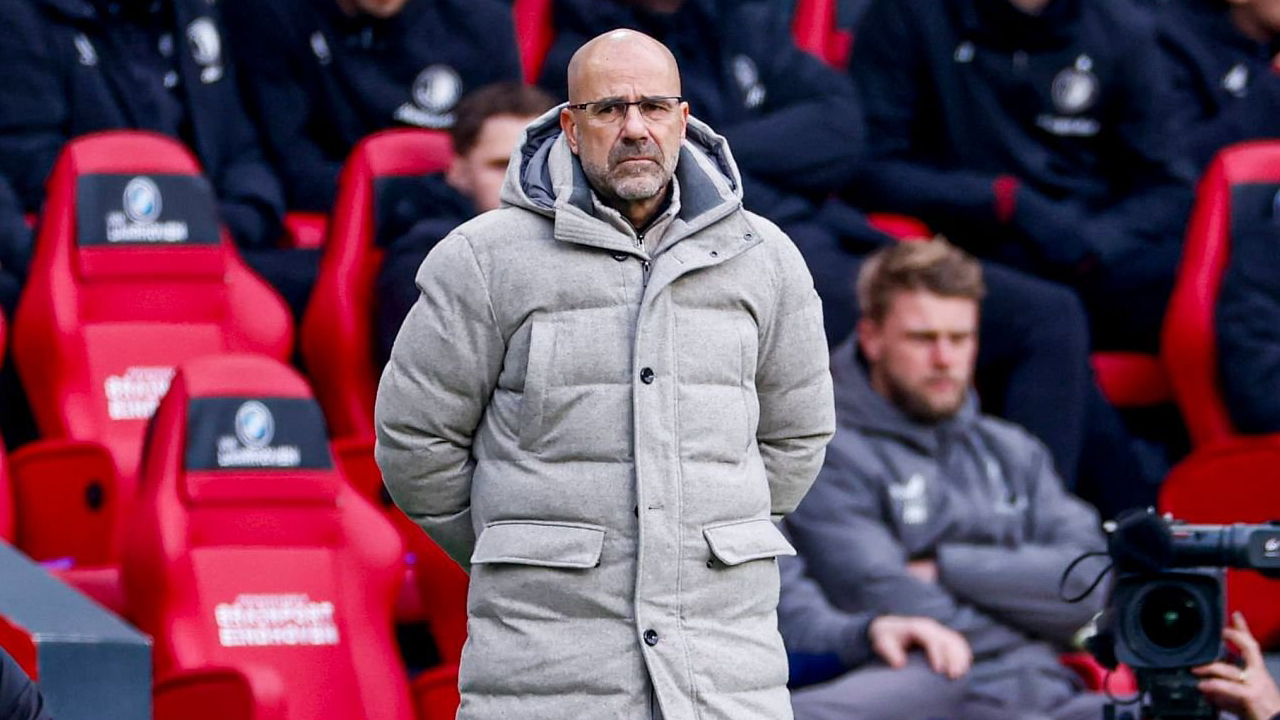 Unggul Jauh di Klasemen, Peter Bosz Minta PSV Tetap Fokus dan Rendah Hati