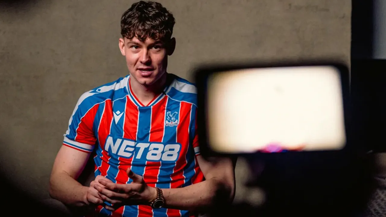 Jorgen Strand Larsen ke Crystal Palace.