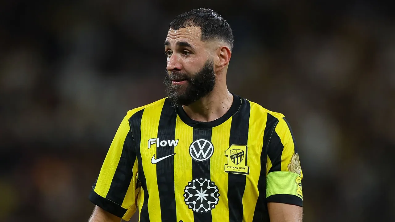 Karim Benzema resmi ke Al-Hilal.