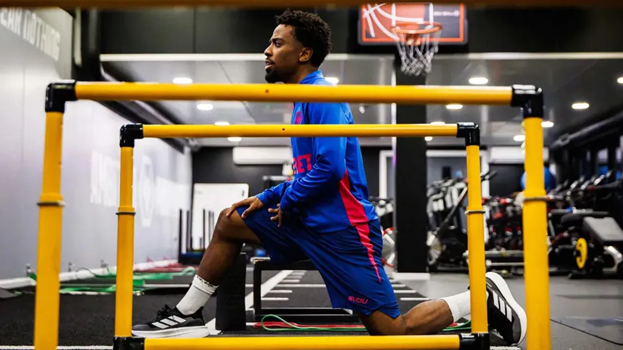 Kembali ke Inggris, Angel Gomes Disambut Hangat Rob Edwards di Wolves