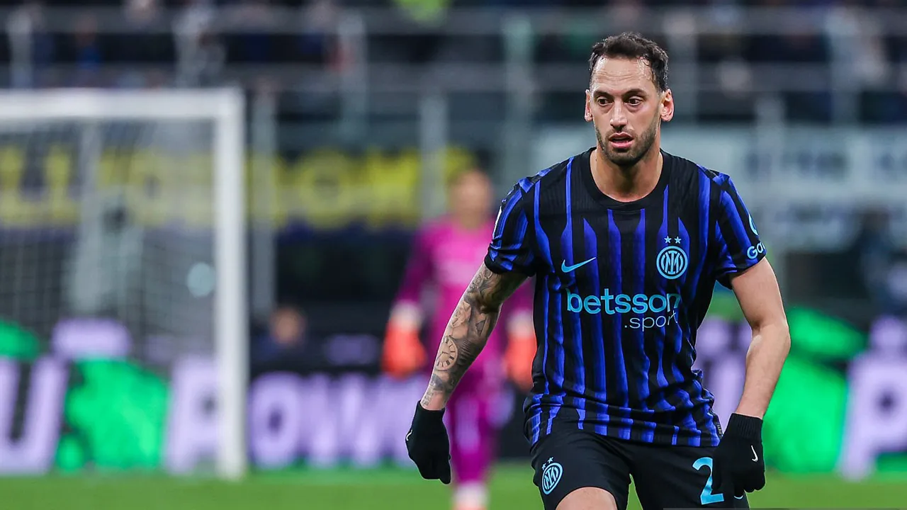 Hakan Calhanoglu pulih dari cedera.