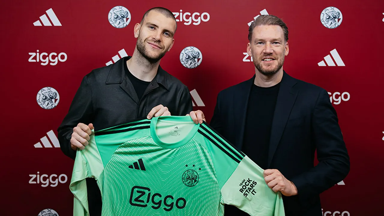 Maarten Paes resmi ke Ajax.