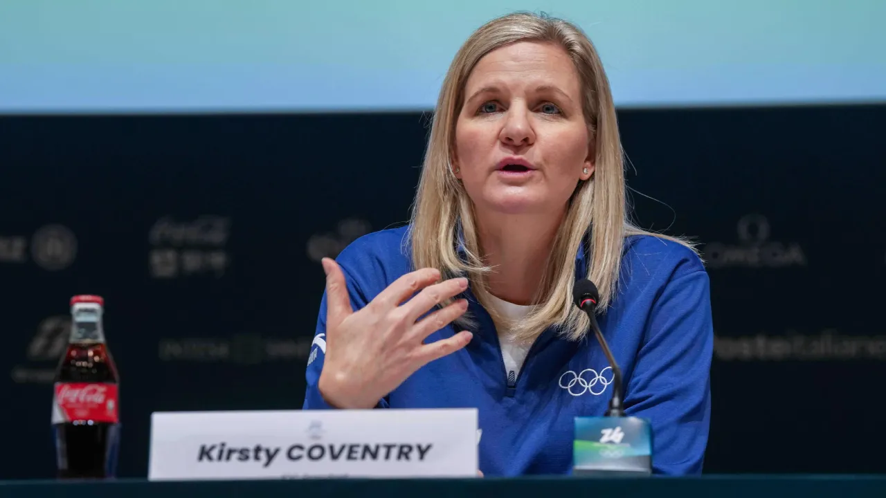 Presiden IOC Kirsty Coventry, mengakui narasi di luar olahraga telah mendominasi pemberitaan jelang Olimpiade Musim Dingin Milan-Cortina 2026. (Foto: AP)