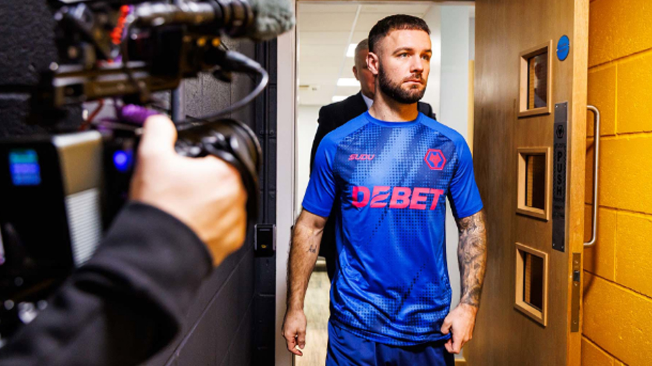 Rob Edwards Ungkap Alasan Utama Wolves Rekrut Adam Armstrong