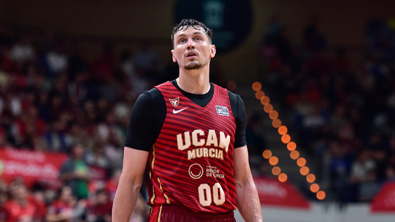 Rodion Kurucs Persiapkan Laga Sengit Melawan Milan