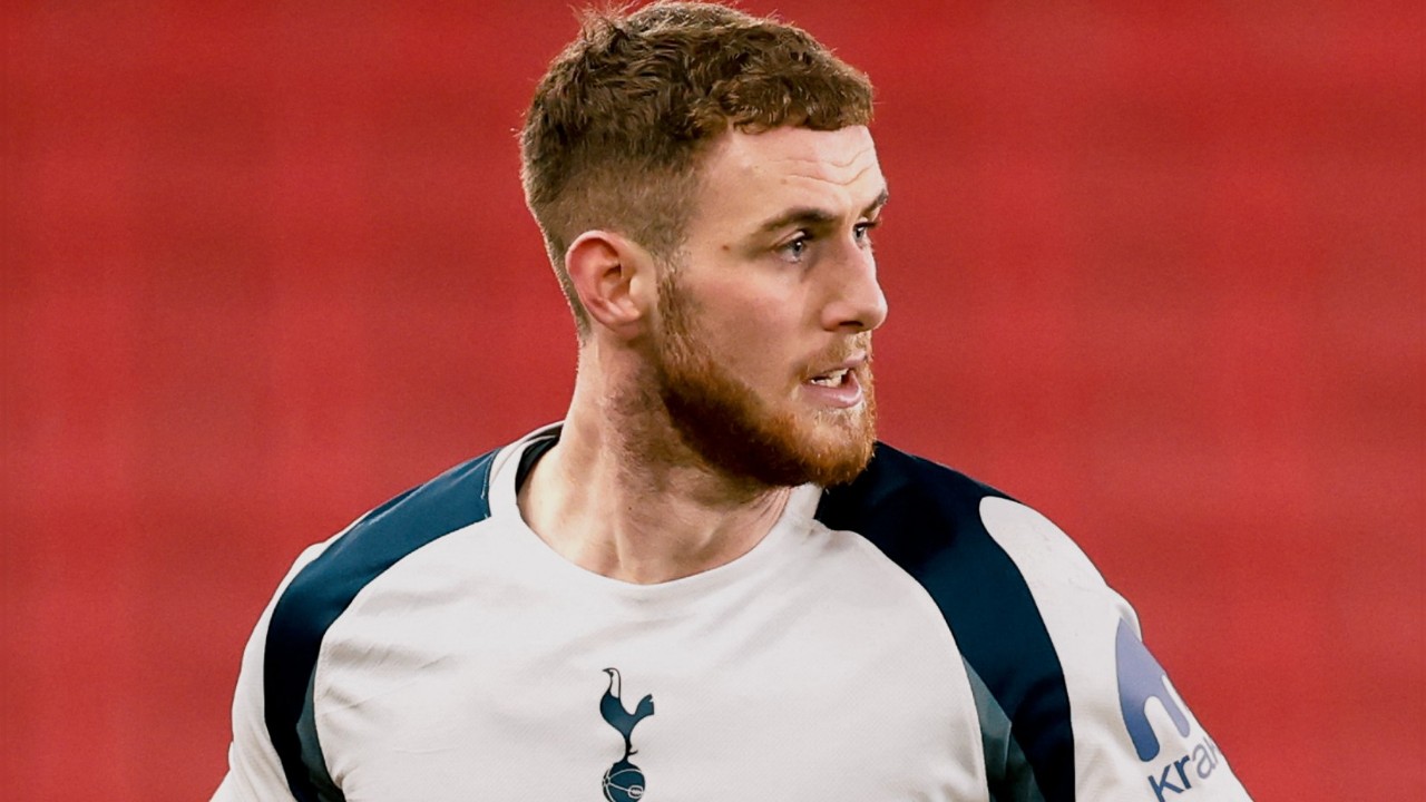 Tottenham Pinjamkan Alfie Dorrington ke Salford City