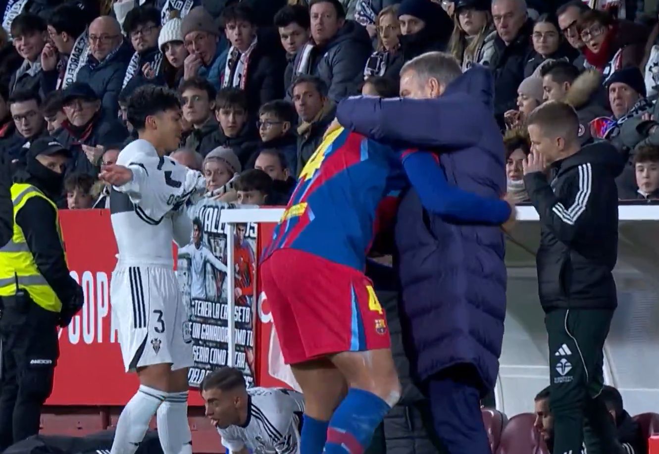 Araujo Rayakan Gol dengan Flick Usai Kembali ke Barcelona XI