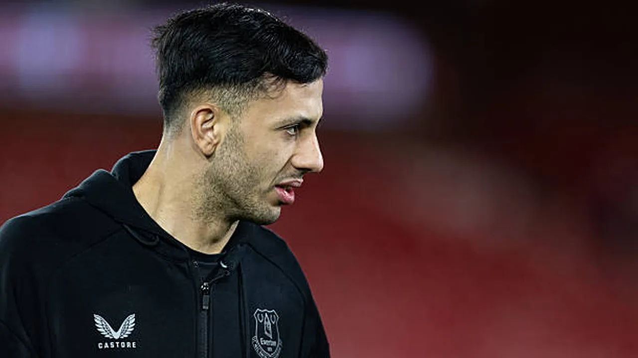 Gagal Pindah ke Palace, Dwight McNeil Tegaskan Komitmennya untuk Everton