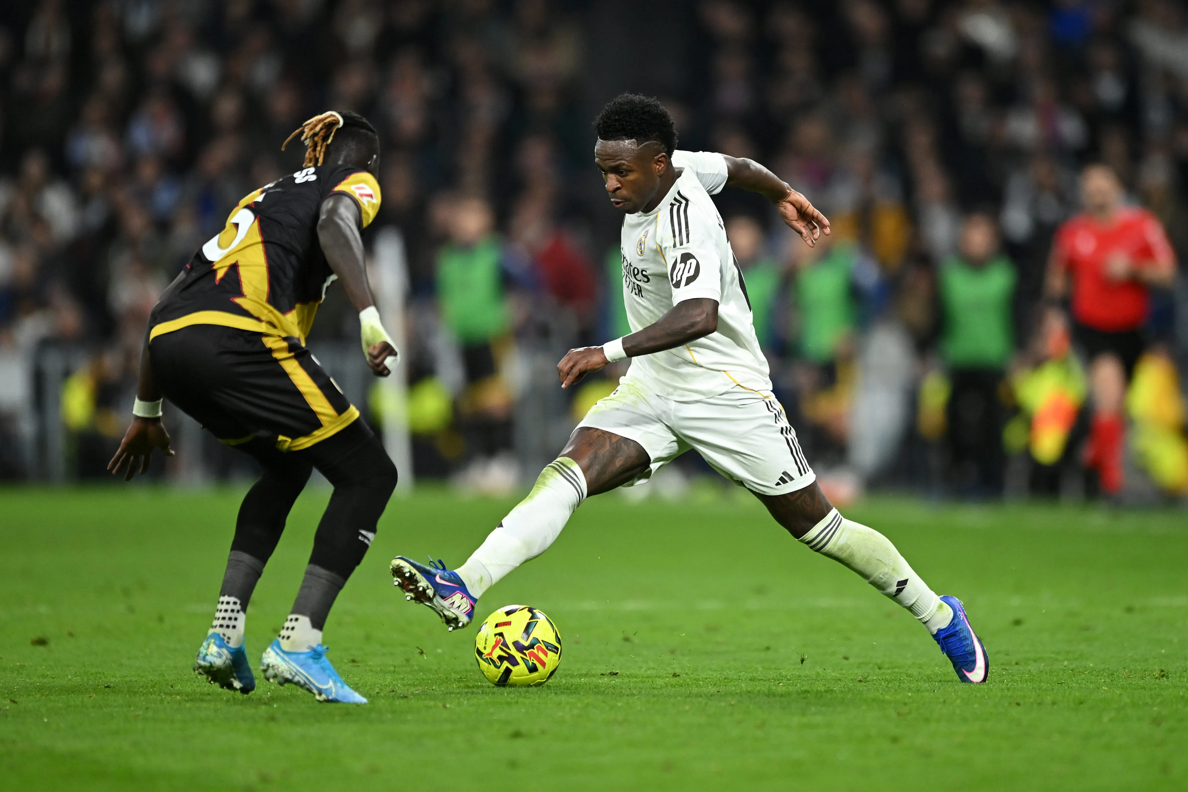 Saudi Arabia Siap Rekrut Vinicius Jika Tersedia - sumber: (footballespana)