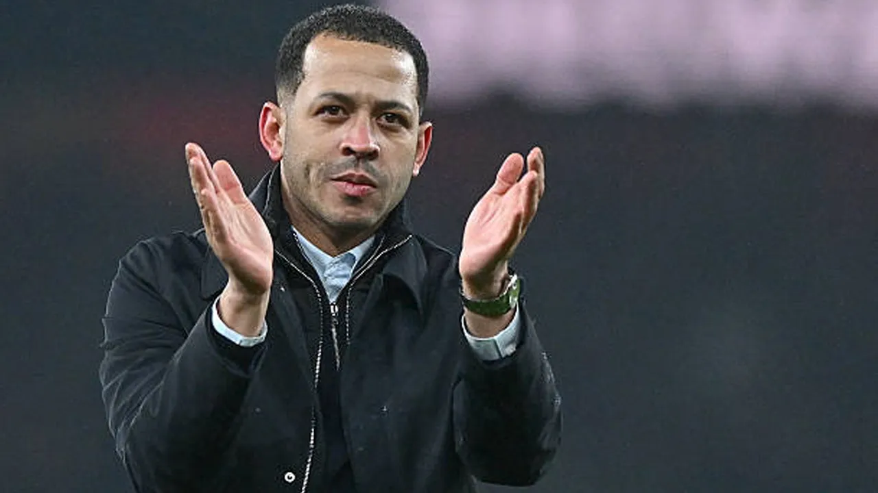 Tersingkir di Piala Liga, Liam Rosenior Soroti Peningkatan Performa Chelsea