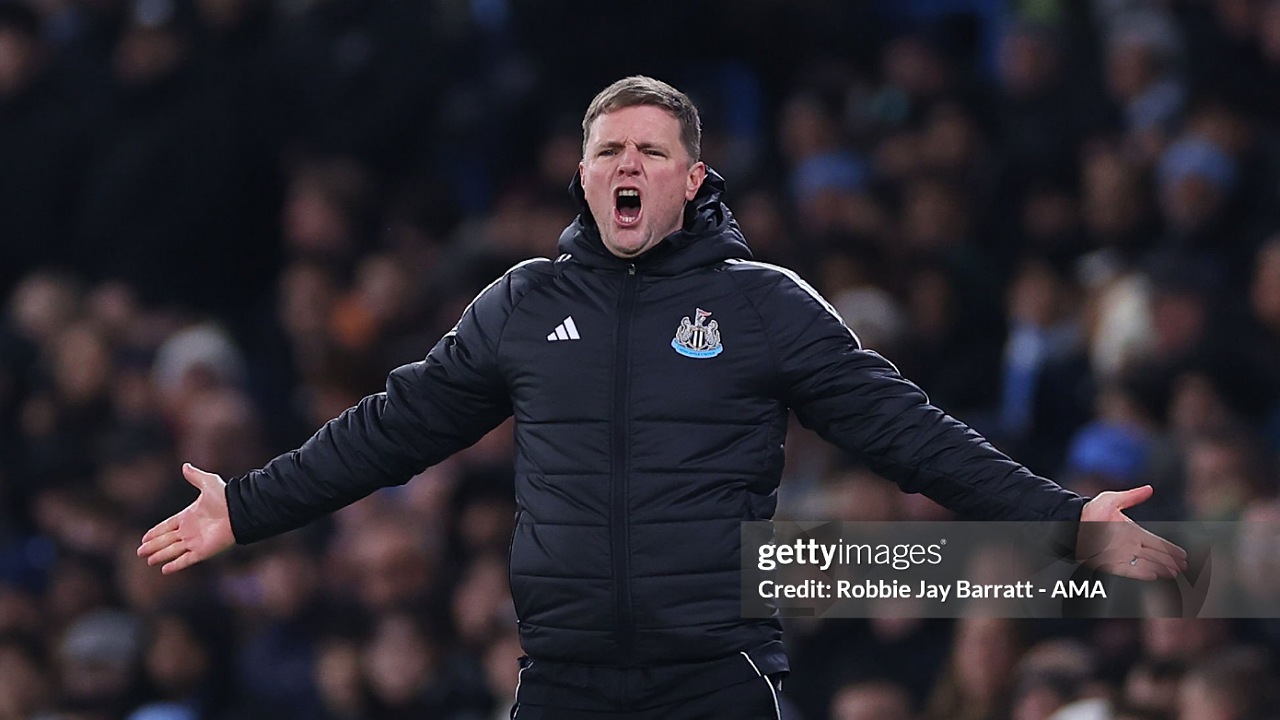 Eddie Howe Jelaskan Alasan Pakai Formasi Lima Bek di Etihad