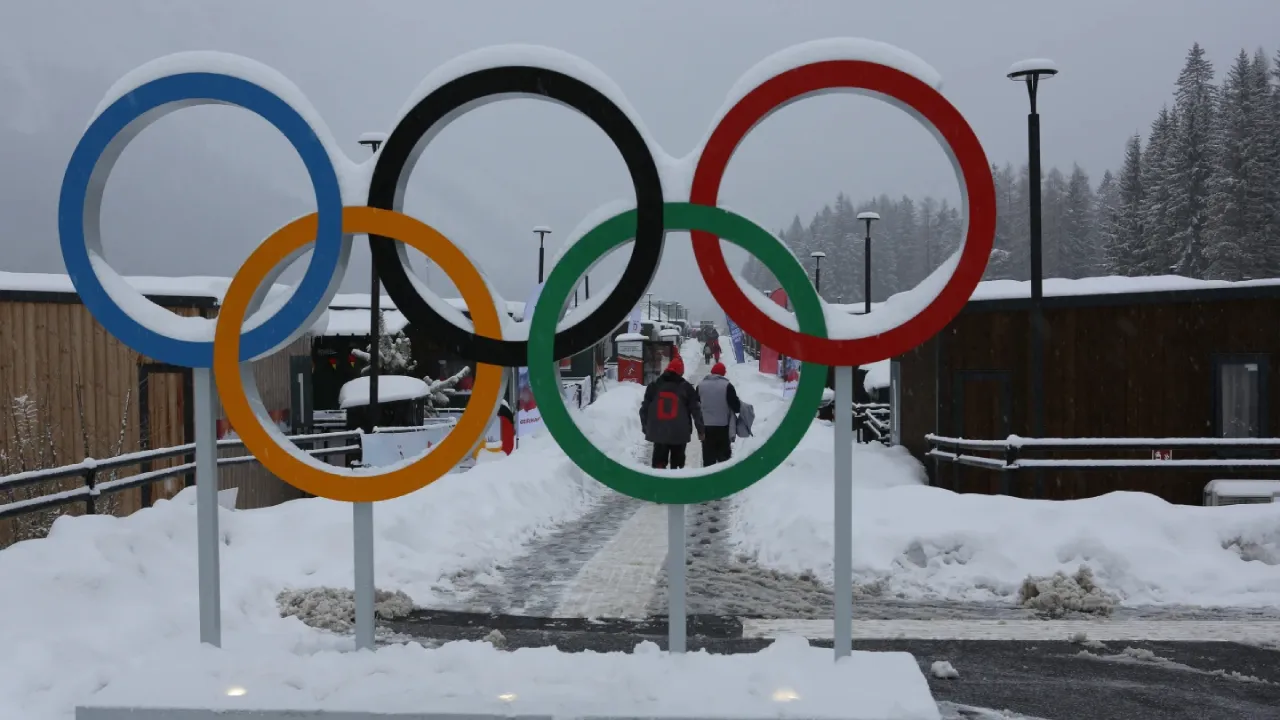 Sekitar 1.400 atlet, pelatih, dan anggota tim tinggal di kompleks tersebut selama penyelenggaraan Olimpiade Musim Dingin Milan-Cortina 2026. (Foto: AP)