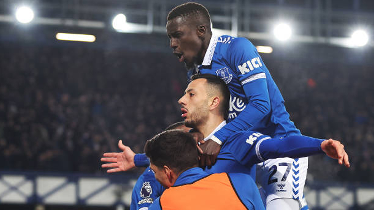 Transfer Dwight McNeil ke Palace Kandas, Idrissa Gueye Beri Dukungan Penuh