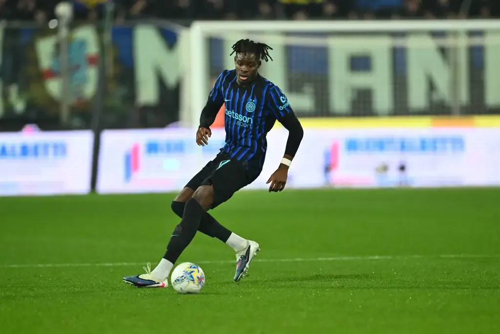 Bayern Munich Pantau Bek Inter, Yan - sumber: (getfootballnewsgermany)