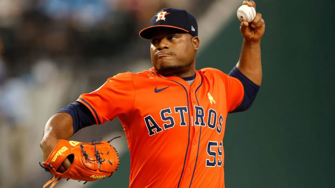 Framber Valdez dikenal sebagai pitcher pekerja keras dengan kemampuan menjaga inning dan menghasilkan banyak kemenangan. (Foto: AP)