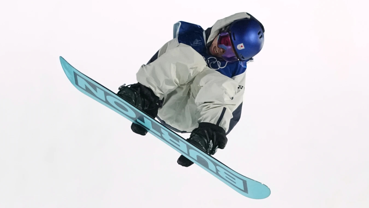 Hiroto Ogiwara Pimpin Kualifikasi Big Air Olimpiade Musim Dingin 2026