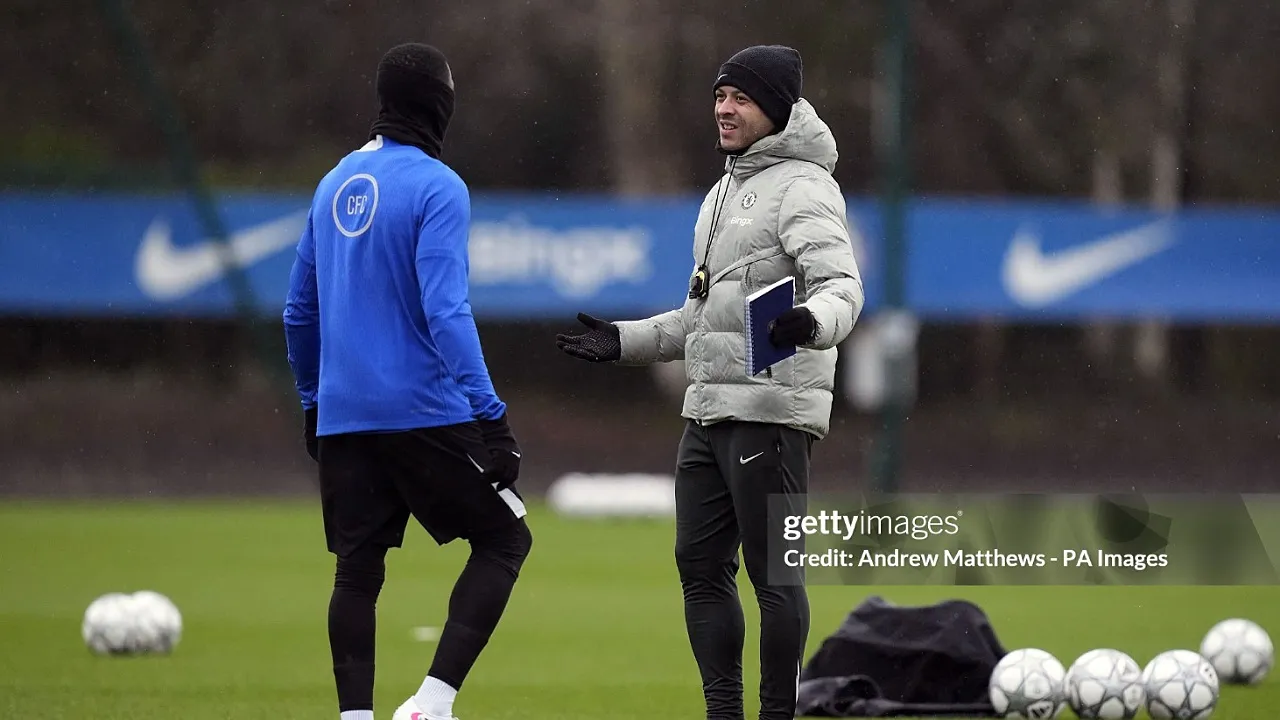 Pelatih kepala Chelsea, Liam Rosenior