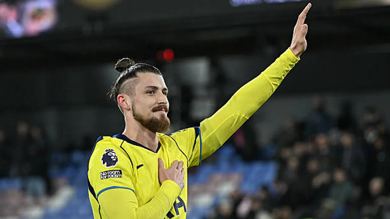 Lupakan Cedera ACL, Radu Dragusin Siap Raih Hal-hal Besar Bersama Tottenham