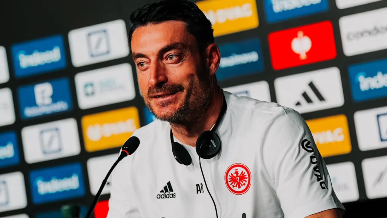 Persiapan Mepet, Albert Riera Siap Debut di Laga Union Berlin vs Frankfurt