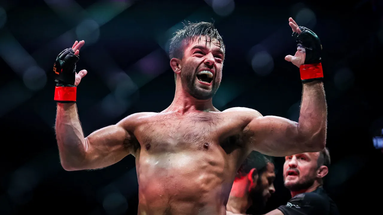 Alfie Davis menargetkan kemenangan atas Usman Nurmagomedov yang belum terkalahkan. (Foto: Fight TV)