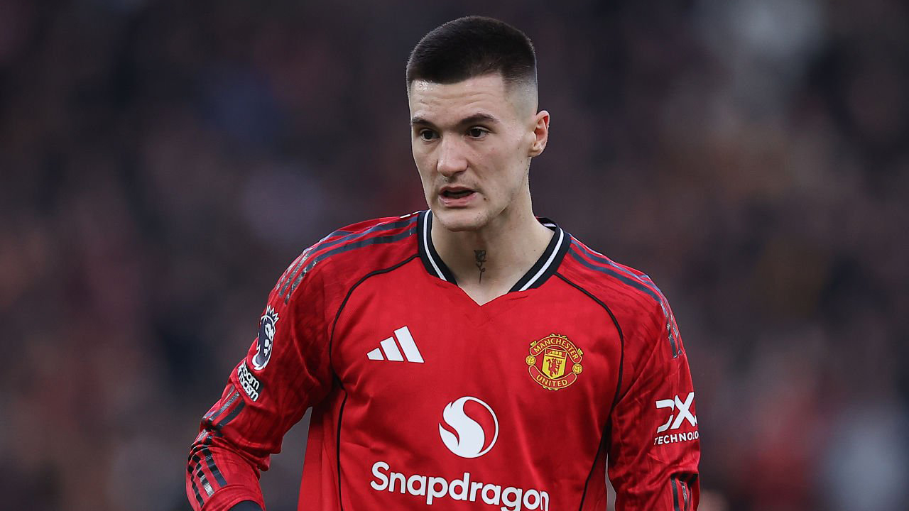 Benjamin Sesko Menjanjikan, tapi MU Butuh Striker Selevel Harry Kane