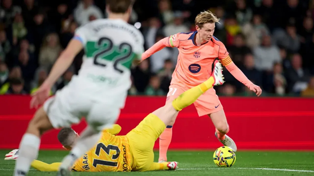 Hansi Flick Jelaskan Alasan Frenkie de Jong Tidak Main
