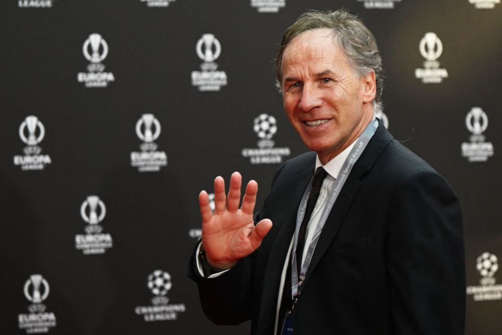Legenda Sepak Bola Baresi dan Bergomi Pimpin Kirab Obor Olimpiade Musim Dingin 2026