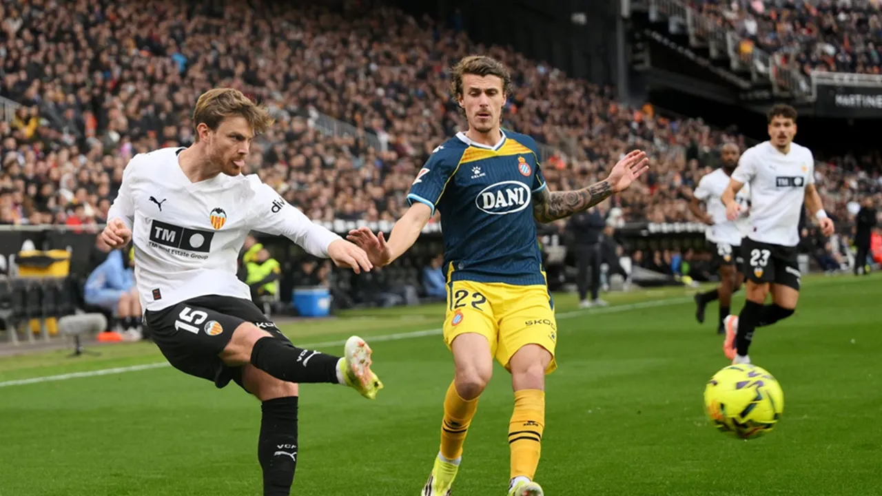 Real Madrid Sempat Tertarik dengan Penyerang Milik Valencia