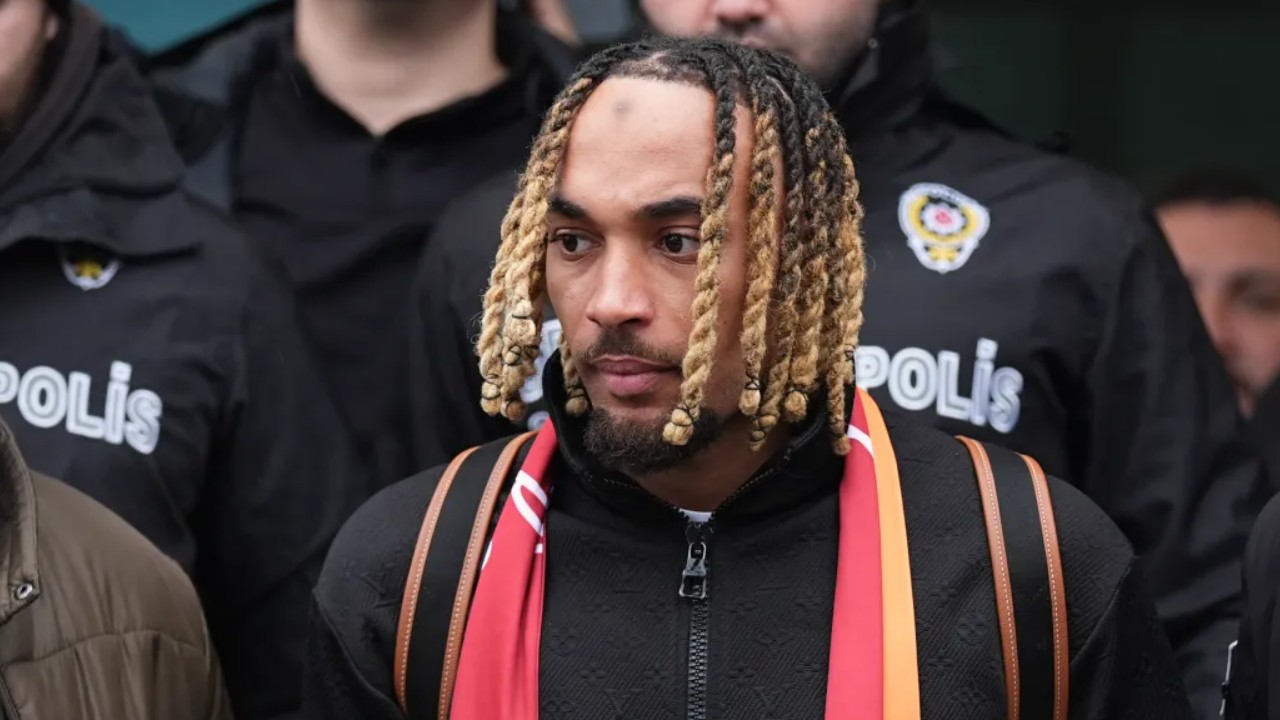 Sacha Boey Resmi Tinggalkan Bayern Munich dan Gabung Galatasaray