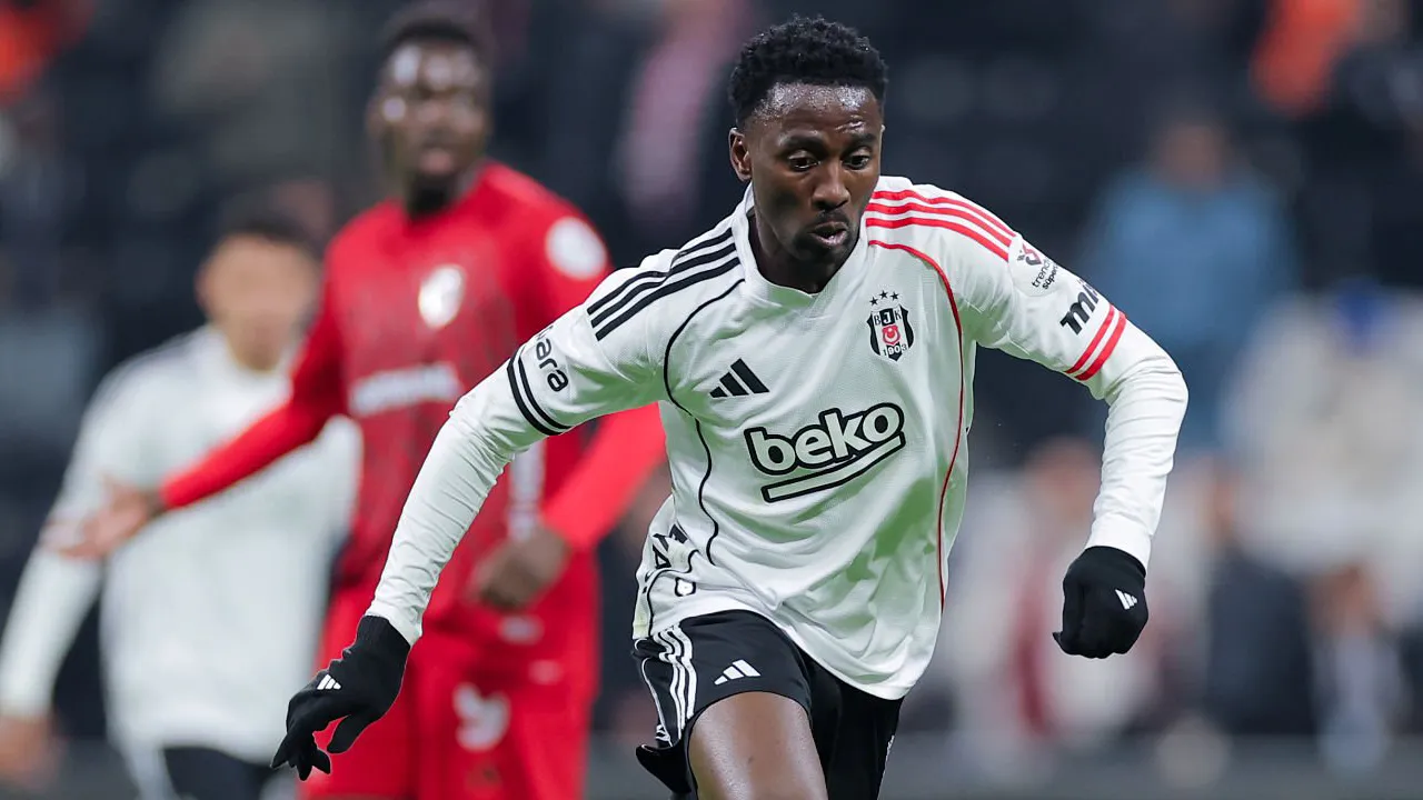 Wilfred Ndidi batal ke MU.