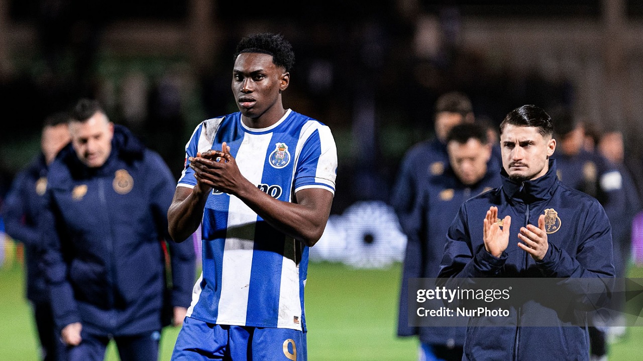 Chelsea Pertimbangkan Kejar Lagi Samu Aghehowa