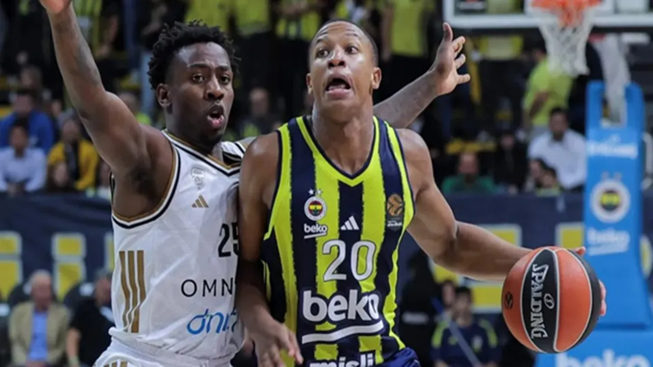 Devon Hall Dipastikan Absen 4-5 Pekan Bela Fenerbahce