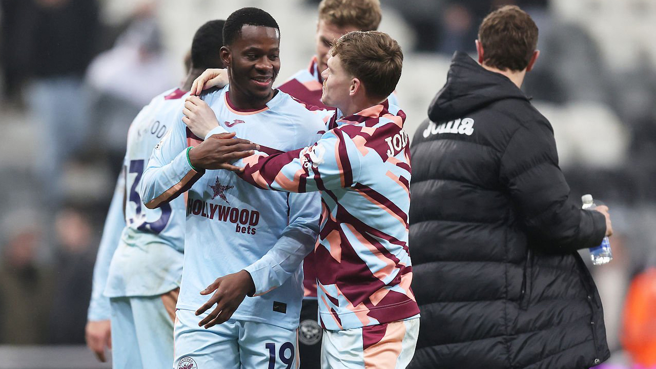 Drama Lima Gol di St. James’ Park, Brentford Bikin Newcastle Gigit Jari