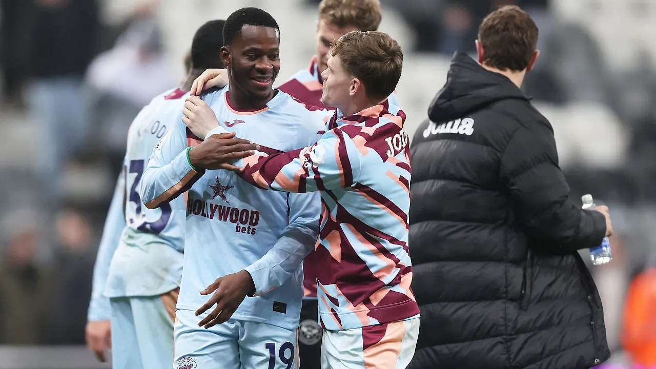 Selebrasi pemain Brentford.