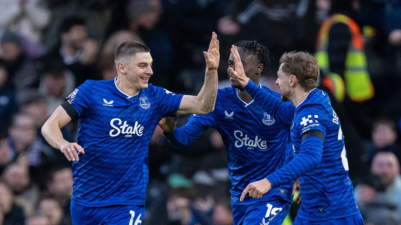 Fulham Terpeleset di Kandang, Everton Curi Kemenangan Krusial